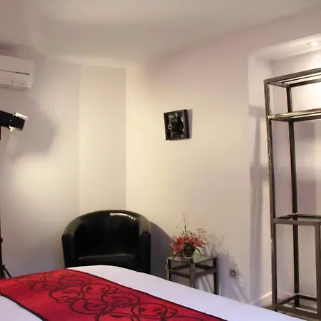 Des Arts מלון 3*